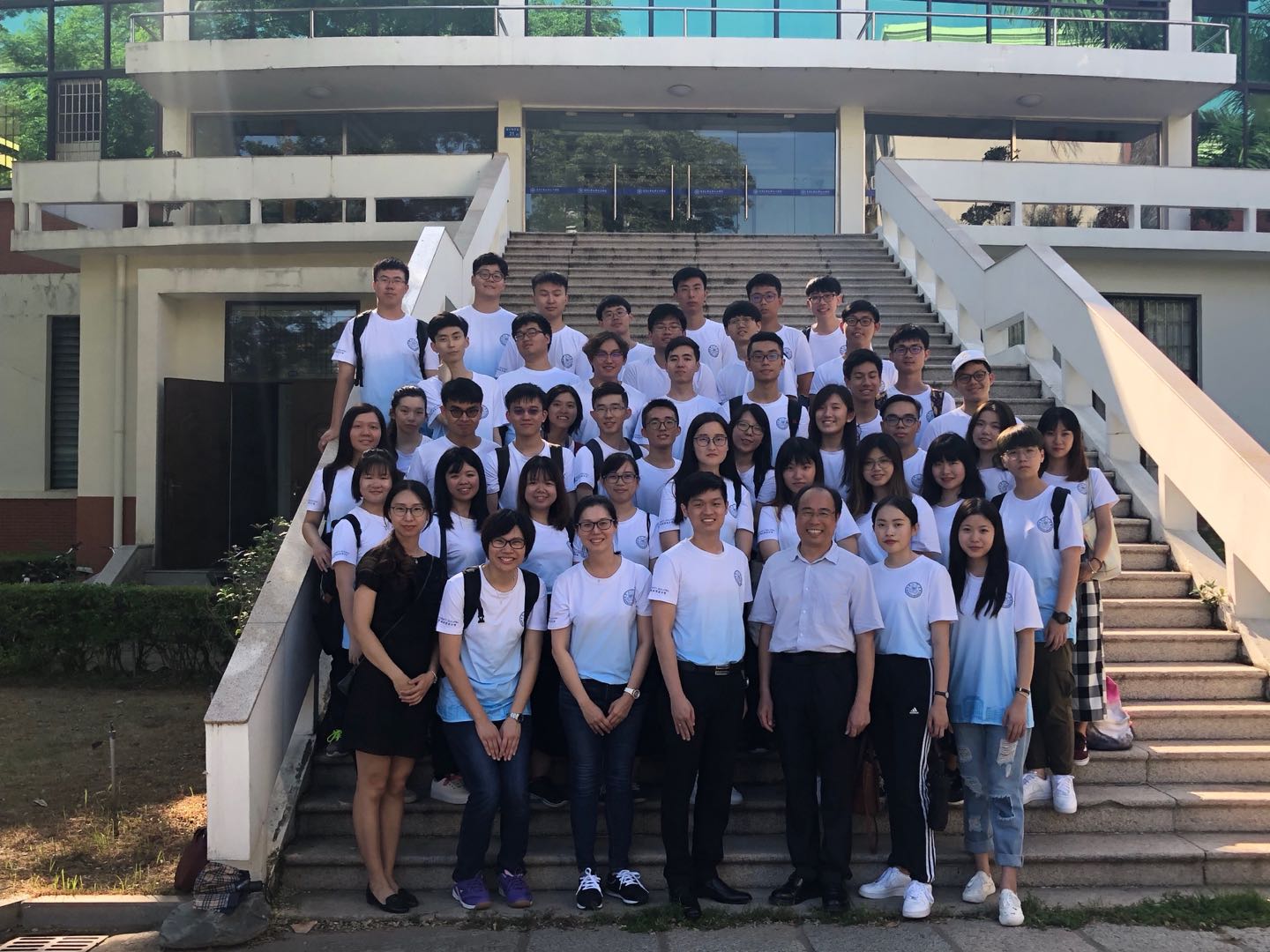 马来西亚分校化工系师生代表团与维多利亚vic309官网老师合影.jpg 马来西亚分校化工系师生代表团与维多利亚vic309官网老师合影.jpg