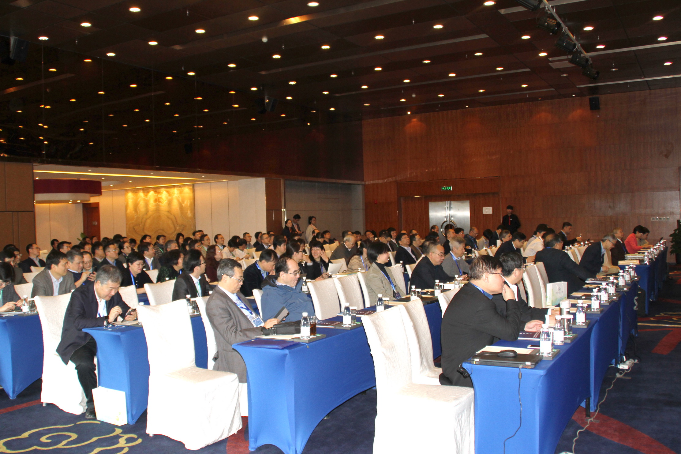 优青结题审查会议会场图.jpg 优青结题审查会议会场图.jpg