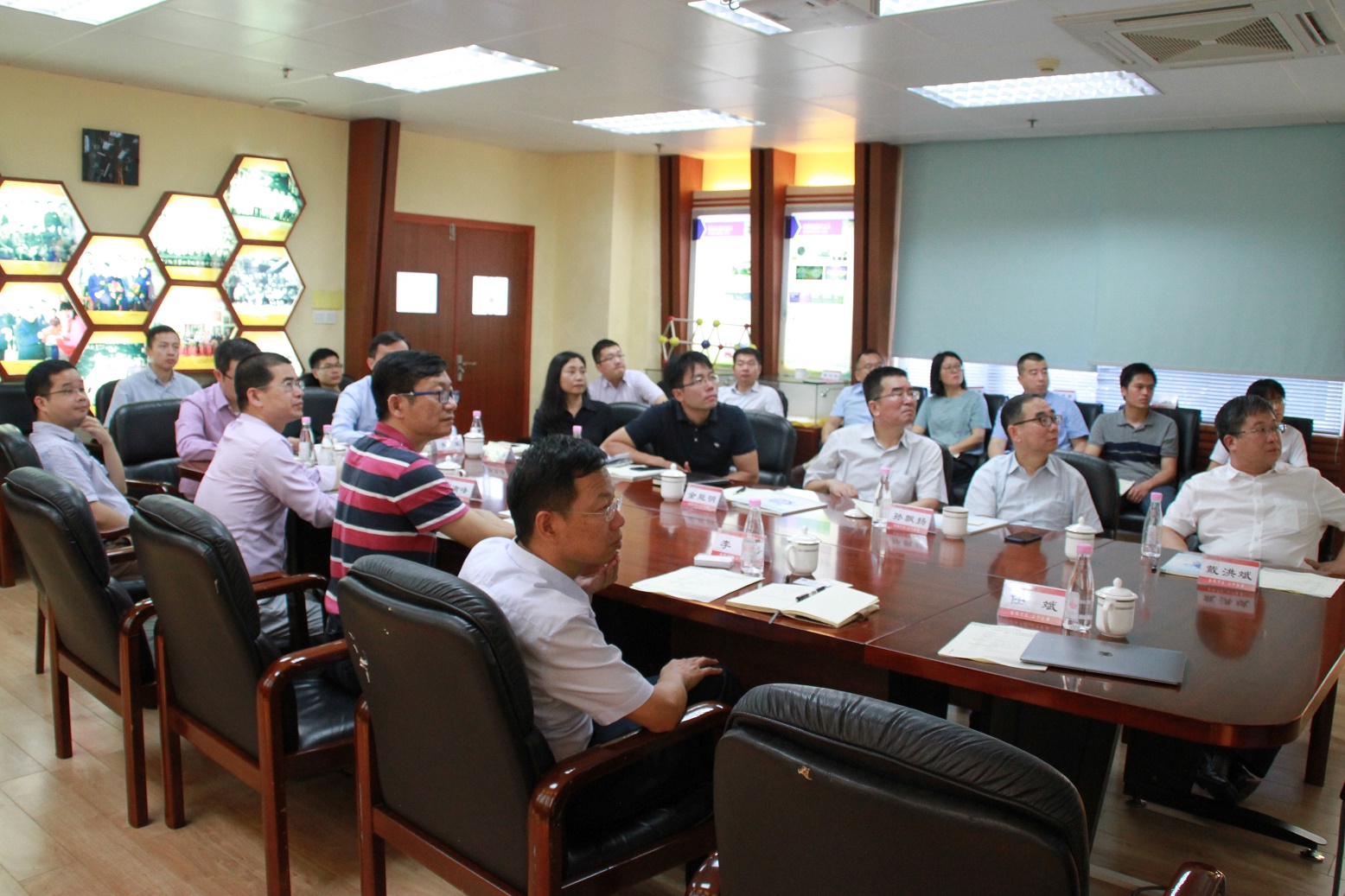 座谈会现场.JPG 座谈会现场.JPG